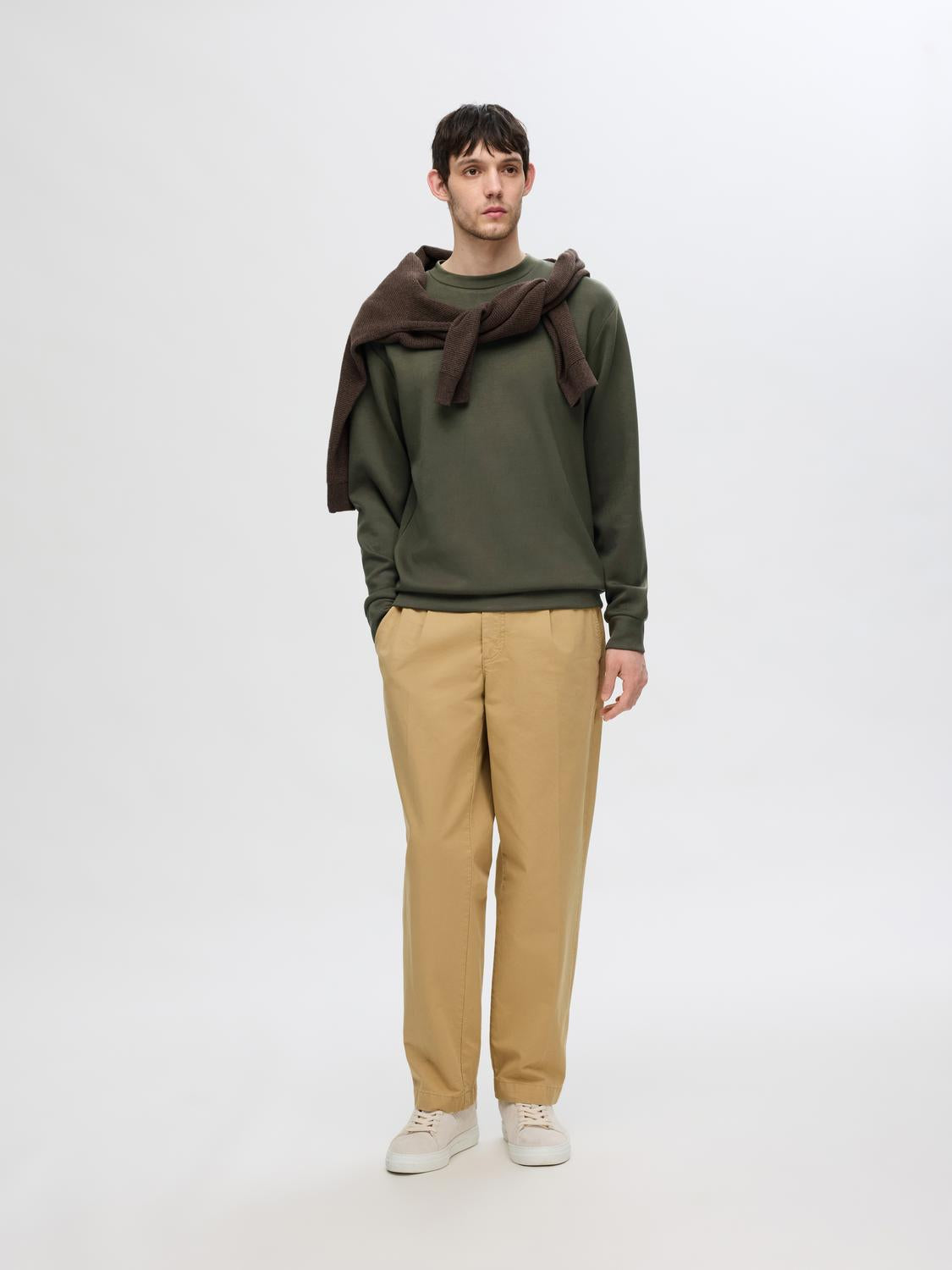 model_shot-front_full